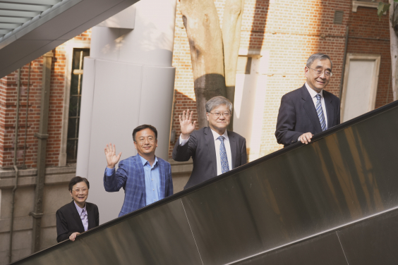 The University of Hong Kong held a ceremony on 25 March to celebrate the opening of the renovated East Gate at Bonham Road.