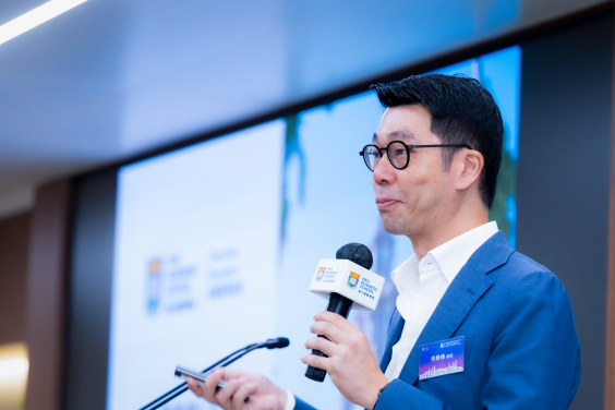 香港大學協理副校長、港大經管學院副院長、亞洲環球研究所所長鄧希煒教授發表主旨演講。